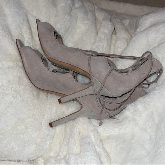 Vince Camuto Beige Lace Up Peep Toe High Heels - Size 9 - Picture 3 of 4